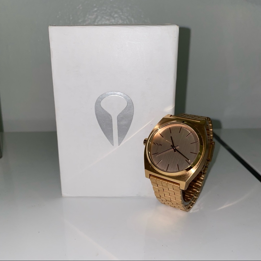 WOMANS Nixon Time Teller Wristwatch